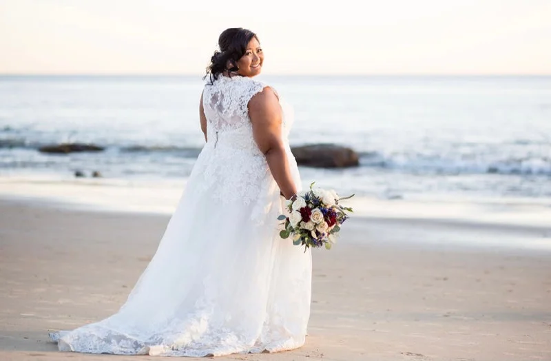 David's Bridal SCALLOPED LACE & TULLE PLUS SIZE UNALTERED DRESS