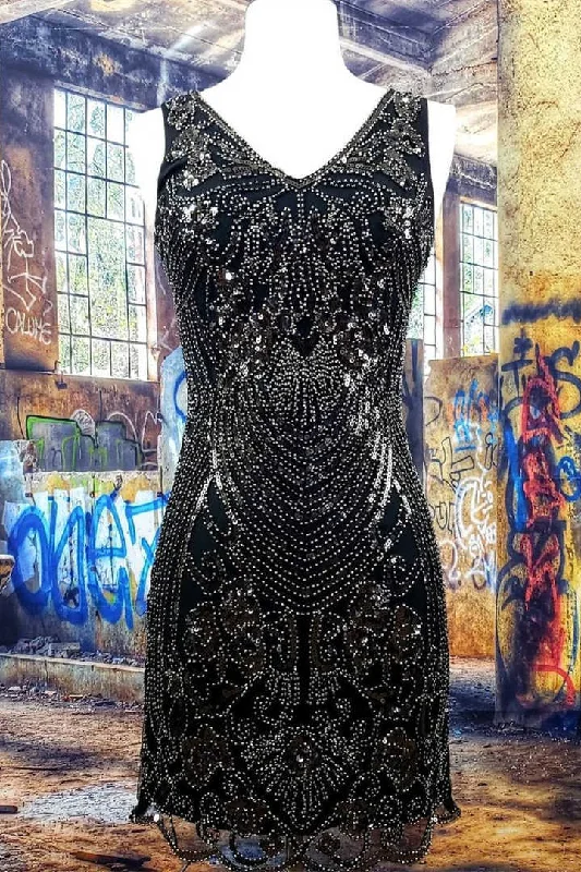 Tight V-Neck Beaded Black Short Homecoming Dress